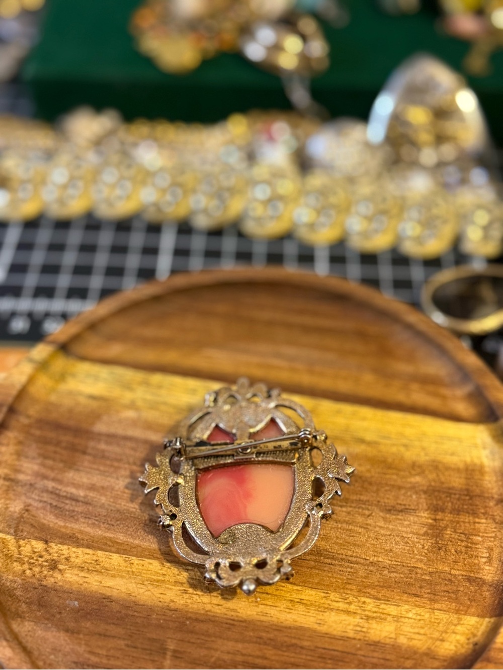Vintage-Style Pink Cameo Brooch - Picture 9 of 10